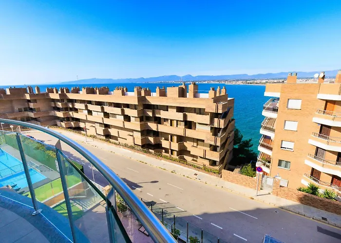 New Torrassa Planet Costa Dorada سالو